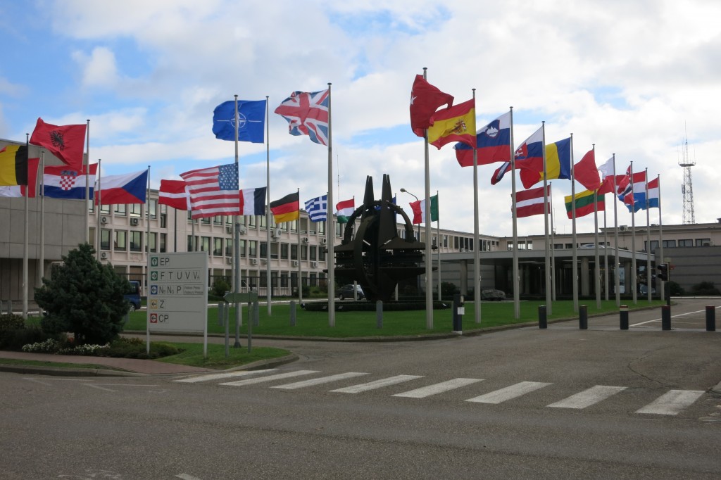 Politische Veränderungen zwingen die NATO und mit ihr die Partnership for Peace zur Veränderung findet der Autor. (Bild: NATO HQ in Brüssel) / Bild: NATO