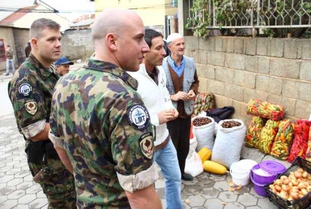 Die Beteiligung der Schweiz an der PfP dient unter anderem der Vorbereitung auf UNO-, NATO- und EU-geführte Friedensmissionen. (Bild: LMT im Kosovo) / Bild: NATO