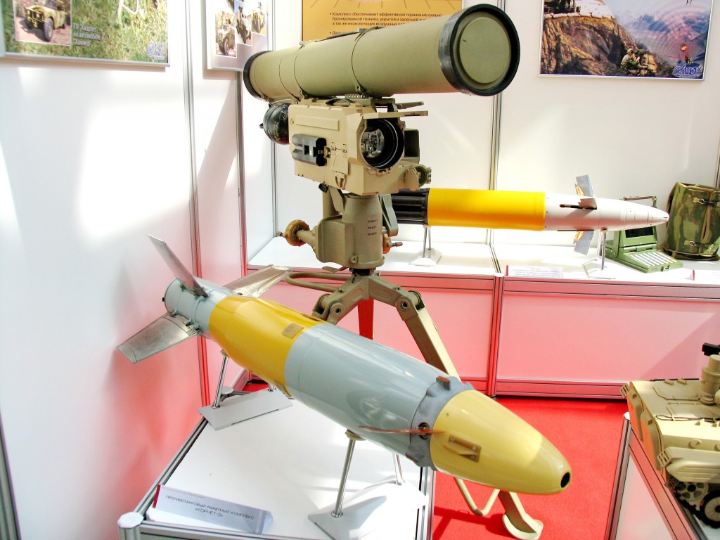 Panzerabwehrlenkwaffen mit grosser Reichweite haben im Krieg in Syrien grosse Verbreitung gefunden. Der IS setzt dabei vor allem russische Modelle ein wie die Kornet E. (Abbildung zeigt den Werfer mit Zieloptik und der Lenkwaffe). Quelle: Wikipedia
